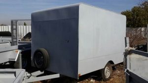 נגרר סגור 3 על 1.5 מטר למשקל 1.250 טון